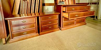Cassettiera e comodini in legno di noce