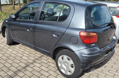 TOYOTA YARIS 1.O 5P