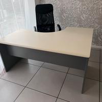 Scrivania/tavoli da ufficio