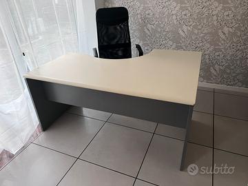 Scrivania/tavoli da ufficio