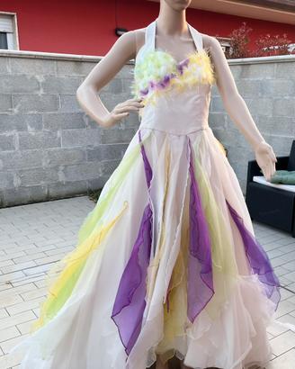Abito da sposa sartoriale unico e personalizzato
