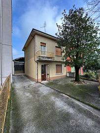 Villa di 100 m² con 4 locali e box auto doppio a Q