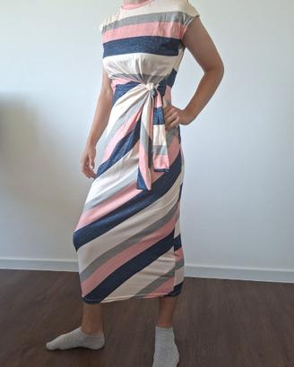 Vestito a righe con nodo laterale