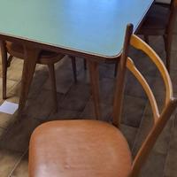tavolo con sedie vintage