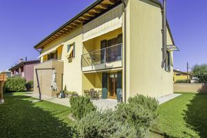 VILLA SINGOLA DI PRESTIGIO CON FINITURE DI LUSSO