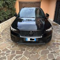 XC40 2025 B4 Ultra Black Edition