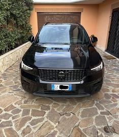 XC40 2025 B4 Ultra Black Edition