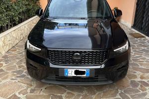 XC40 2025 B4 Ultra Black Edition