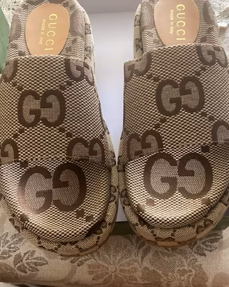Sandali Gucci beige nuovi