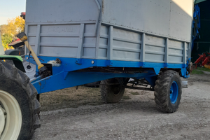 Rimorchio agricolo scarico a catenaria