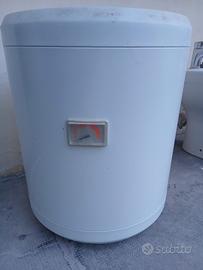 Boiler / Scaldabagno elettrico verticale a muro