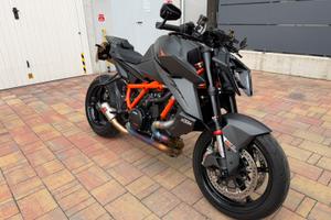 KTM Superduke 1390 R, nero, full