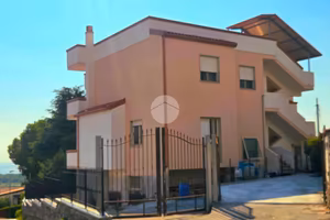 PORZIONE DI BIFAMILIARE A TORTORA