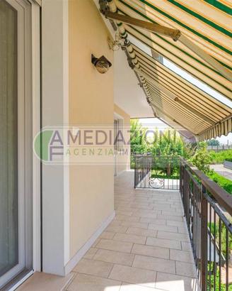 Villa di 120 m² con più di 5 locali e box auto a S