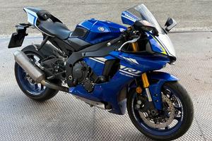Yamaha r1