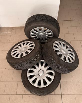 4 Gomme Invernali 195 60 R15 con cerchioni