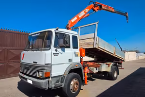 IVECO 145-17 GRU E RIBALTABILE