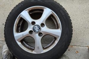 Gomme invernali  Nokian 175/65 con cerchi  R 14 