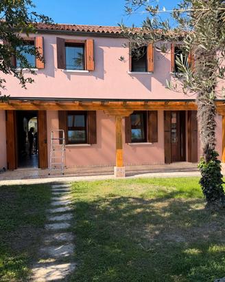 PIAZZA VECCHIA Porzione di bifamilare con scoperto
