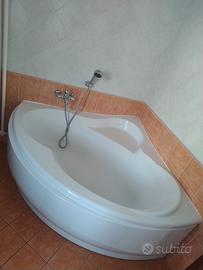 Vasca da bagno angolare 