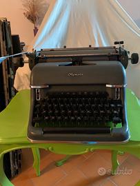 Macchina da scrivere vintage Olympia Super De Luxe