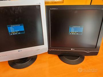 2 monitor-TV LCD della serie LG Flatron funzionant