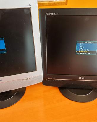 2 monitor-TV LCD della serie LG Flatron funzionant