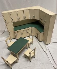 Cucina giocattolo in legno, anni 50 - Vintage.