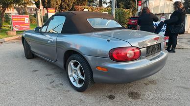 Mazda MX-5 1.6i 16V cat Rainbow