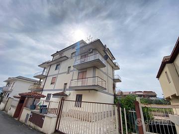 Finocchio:appartamento trilocale ristrutturato