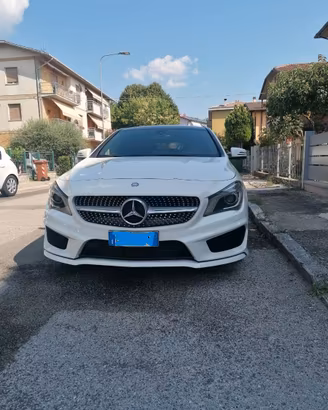 Mercedes-Benz CLA 200 CLA Shooting Brake - PREMIUM