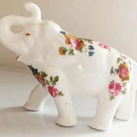 amorevole elefante di porcellana vintage