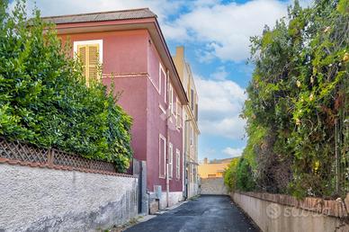 4 LOCALI A CIVITAVECCHIA