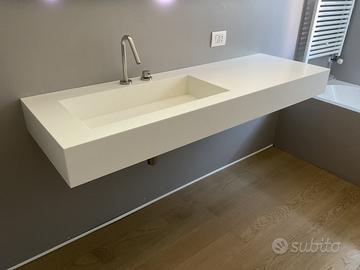 Piano in Corian con lavabo incorporato