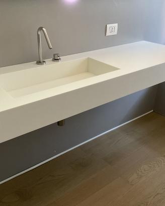 Piano in Corian con lavabo incorporato