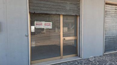 Locale Commerciale /ufficio Piano Terra
