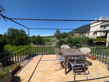 VILLA A SCHIERA A CAPRINO VERONESE