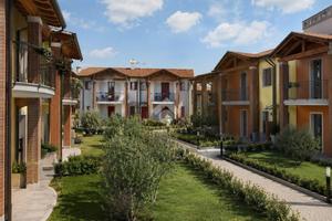 VILLA A SCHIERA D'ANGOLO A MONTECCHIA DI CROSARA