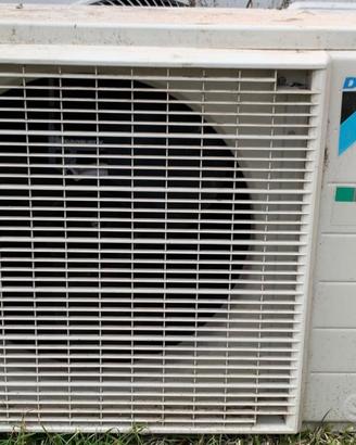 Condizionatore + split pompa di calore Daikin"