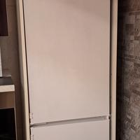 FRIGORIFERO DA INCASSO CON COLONNA BIANCA