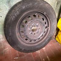 Pneumatico con cerchio 155/70R13