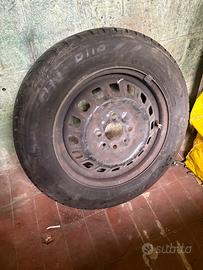 Pneumatico con cerchio 155/70R13