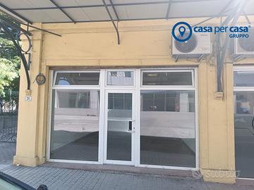 ATTIVITA' COMMERCIALE CON POSTO AUTO RISERVATO