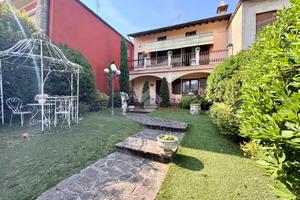 VILLA A SCHIERA D'ANGOLO A PONTEVICO