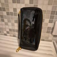 Portafglio in vernice doppio scomparto zippato