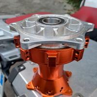 piastra porta corona mozzo ktm 690 husqvarna 701