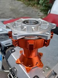 piastra porta corona mozzo ktm 690 husqvarna 701