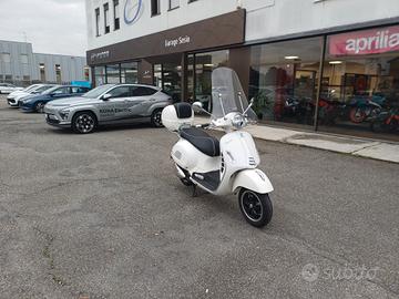 Piaggio Vespa 300 GTS super