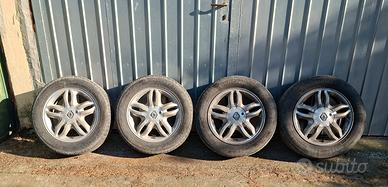 N. 4 cerchi in lega a 4 fori R15 originali Renault