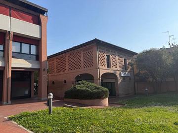 Immobile di 220 m² con 5 locali a Bologna